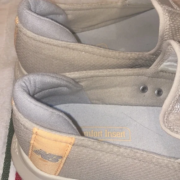 New balance, beige,/Tan slip On Sneakers size 9 - Picture 8 of 11